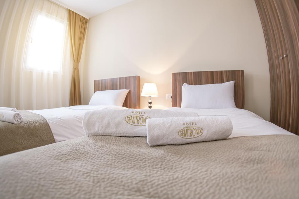 Hotel Semitronix Печ Экстерьер фото